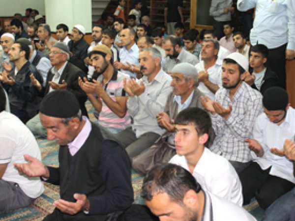 Yeni İhya Der Mevlit Kandilini Camide Kutladı 