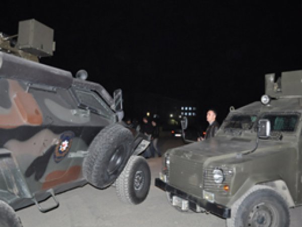 Batman'da Polis Servis Aracına Saldırı
