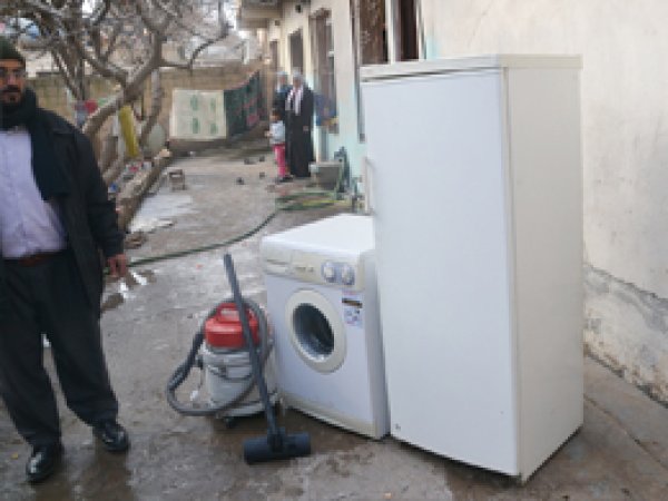 Suriyeli Aileye Beyaz Eşya Yardımı