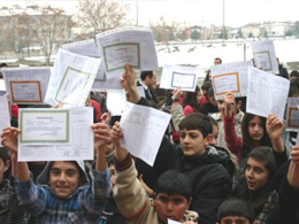 Öğretmene 'Kırık Not' Dayağı