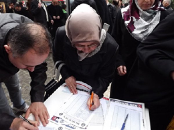 Manisa'da 10 Milyon İmza Kampanyasına Yoğun İlgi