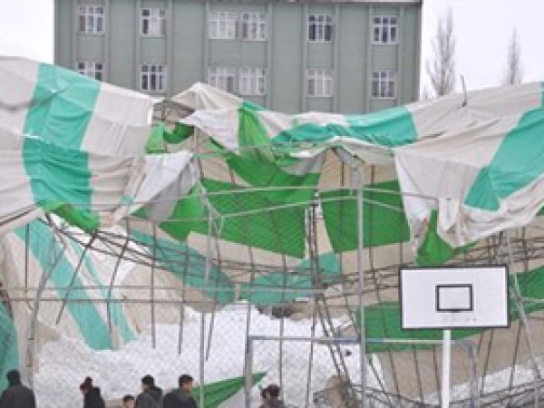 Şırnak'ta Halı Saha Çöktü