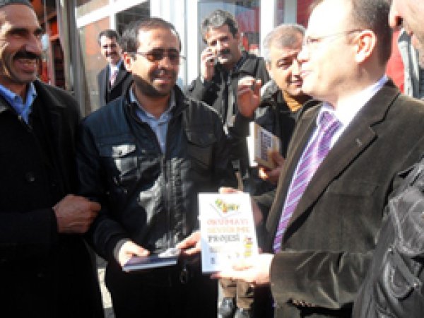 Kaymakamdan, Minibüs Şoförlerine Hediye Kitap
