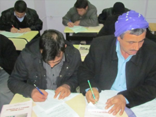 Baba Oğul Aynı Masada Okuma Yazma Öğreniyor