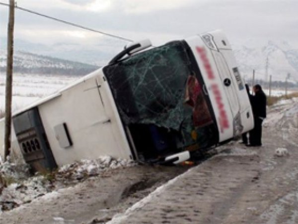 Malatya'da Yolcu Otobüsü Devrildi