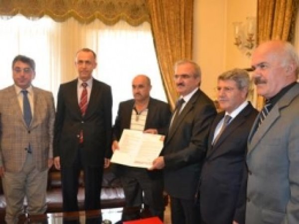 Hayırseverden Imam Hatip Okulu için Arsa Bağışı