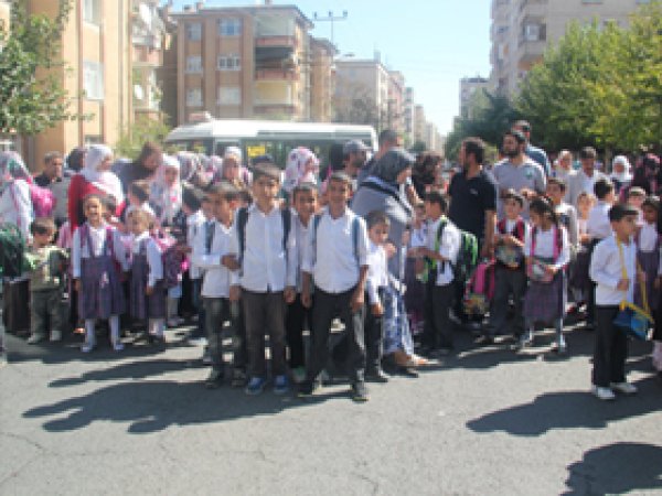 Diyarbakır'da Veliler Çözüm İçin Eylem Yaptı