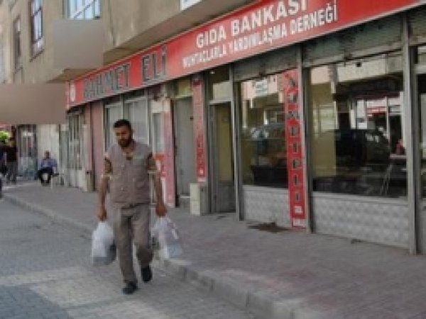 Rahmeteli Gıda Bankası 543 Aileye Yardım Etti