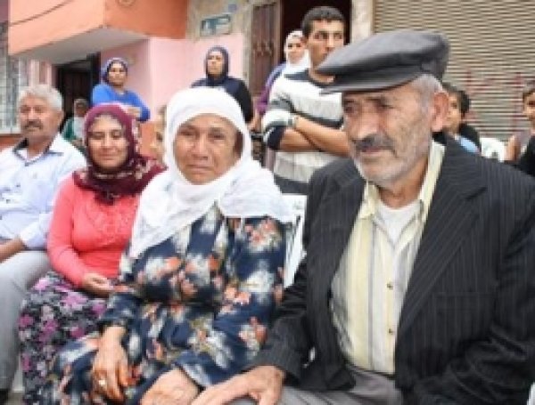 Acılı Aile: Oğlumun Katillerini Bulun!