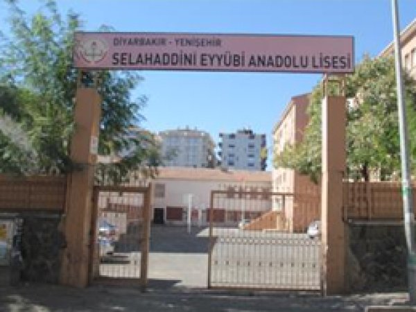 İki Okula Eş Zamanlı Ses Bombası Atıldı