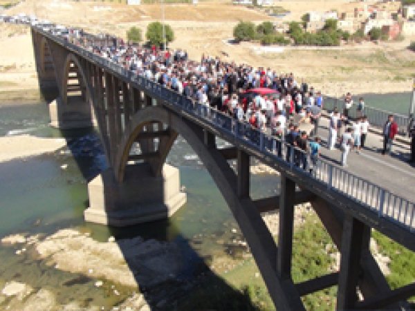 Hasankeyfliler Yolu Kapatıp Eylem Yaptı