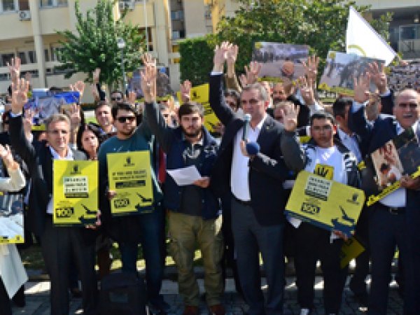 İzmir'den Mısırlı Darbe Karşıtlarına Destek