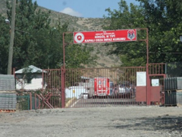 36 Gardiyan, Mahkemeye Başvurdu