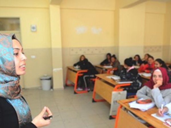 CHP'li Vekilden Danıştay'a Başörtüsü Yasaklansın Başvurusu