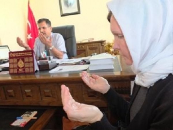 Ukrayna Asıllı Kadın Müslüman Oldu