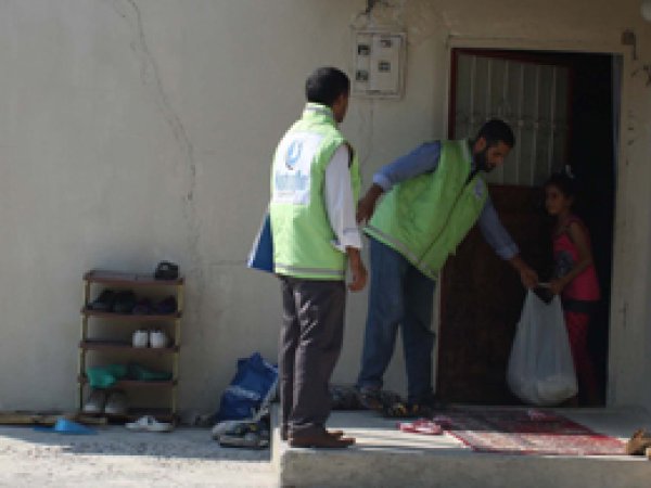 Tarsus'ta Muhtaç Ailelere Yardım
