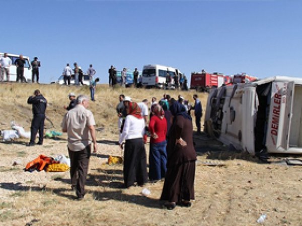 Urfa'da Trafik Kazası: 5 Ölü, 15 Yaralı