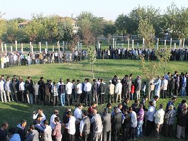 Mustazaflar Diyarbakır'da Bayramlaştı 