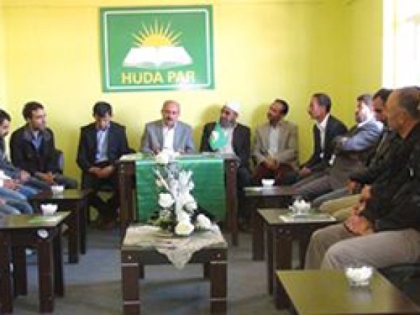 Hüda Par Karlıova Teşkilatı Halkla Bayramlaştı