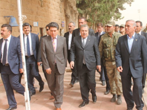 İçişleri Bakanı Sınırdaki Askerlerle Bayramlaştı