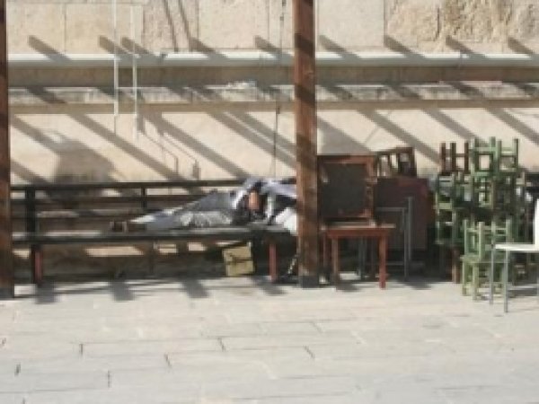 Alkol Bağımlısı Şahıs Cami Avlusunda Ölü Bulundu