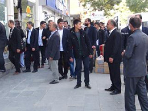 Hüda Par'lılar Esnafla Bayramlaştı