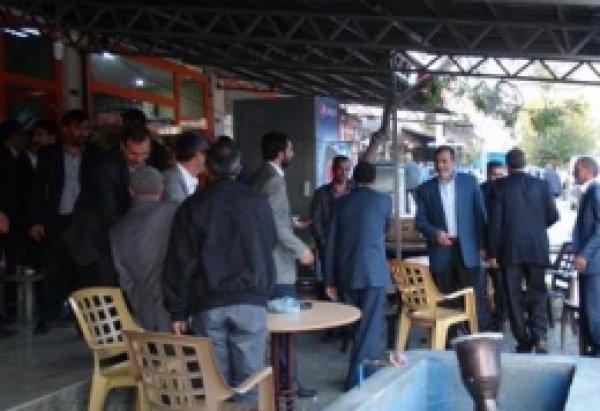 Hüda Par'lılar Esnafla Bayramlaştı
