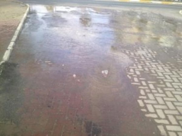 Su Borusu Patladı Mahalleli Susuz Kaldı