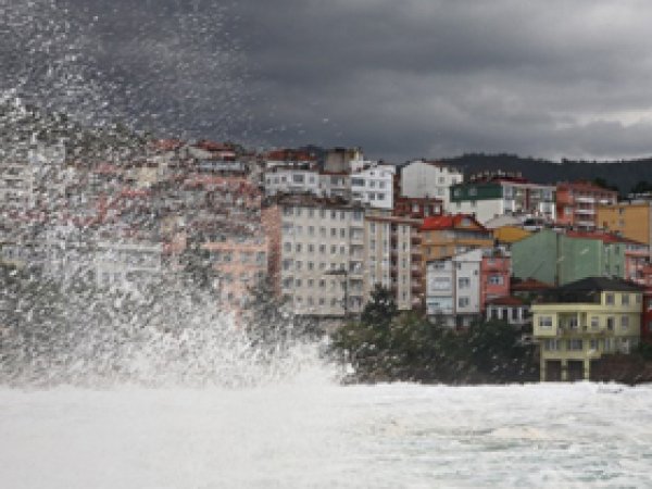 Karadeniz'de Şiddetli Fırtına  