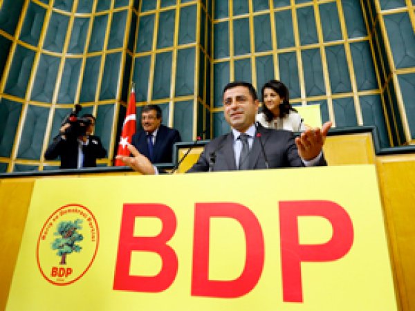 BDP'den Başörtülü Vekile Destek