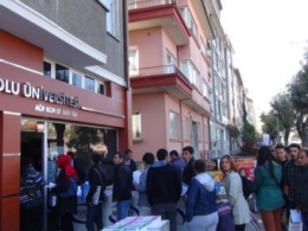 AÖF Kayıtlarında Kuyruk Çilesi 