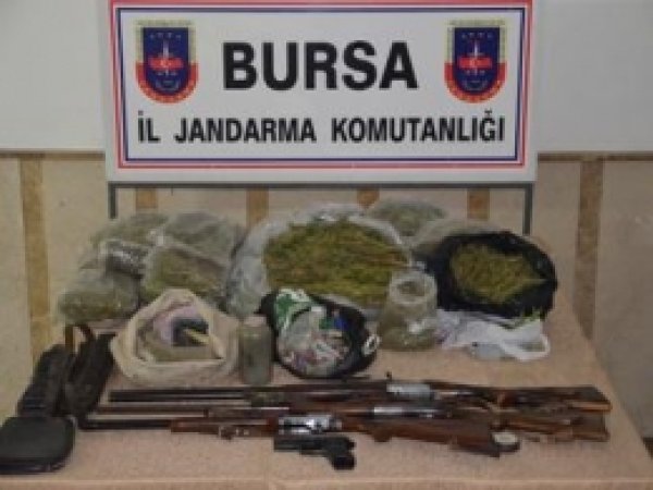 Bursa'da Uyuşturucu Baskınında 112 Kişi Gözaltına Alındı 