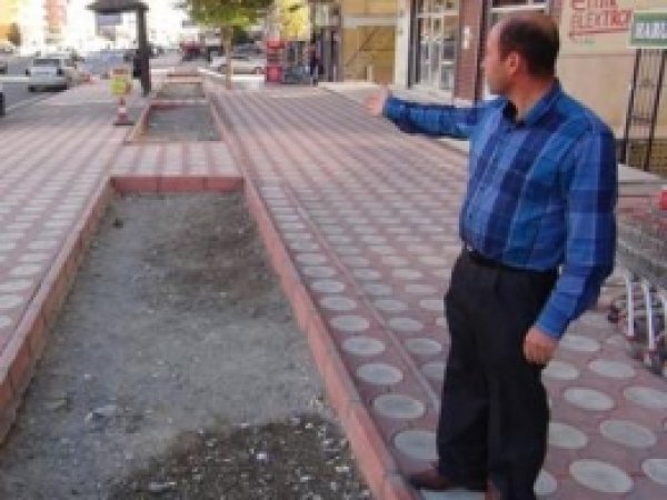 Çevreyolundaki Kaldırımlar Nihayet Yapıldı 
