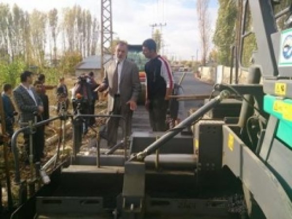 Erciş'te Asfaltlama Çalışmalarına Hız Verildi 