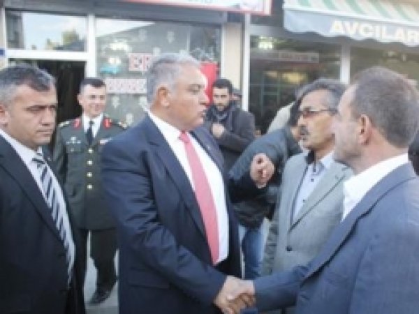 Ağrı Valisi Esnafı Ziyaret Etti  