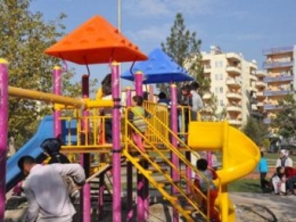 Parklardaki Çocuk Oyun Grupları Yenileniyor 