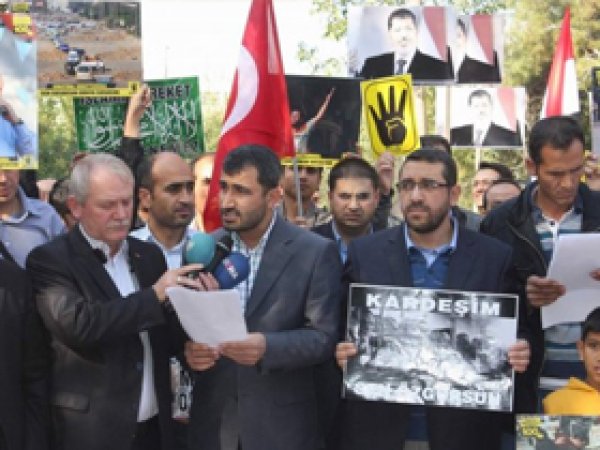 Antep'te Mursi'nin Yargılanması Protesto Edildi