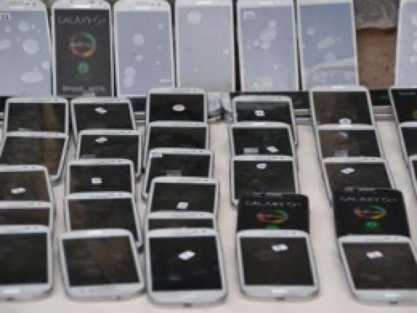 Viranşehir'de Kaçak Cep Telefonu Ele Geçirildi 