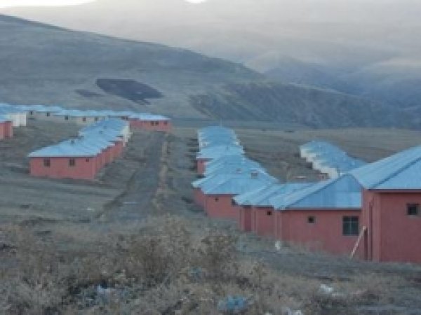 AFAD Konutları Kaderlerine Terk Edilmiş 