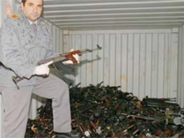 Ege'de Silah ve Patlayıcı Yüklü Gemi!