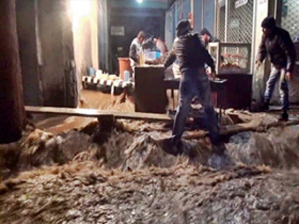 Siverek'te Bir Çok  Ev Sular Altında Kaldı 
