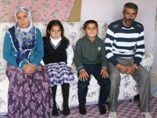 Depremzede Aile Yardım Bekliyor