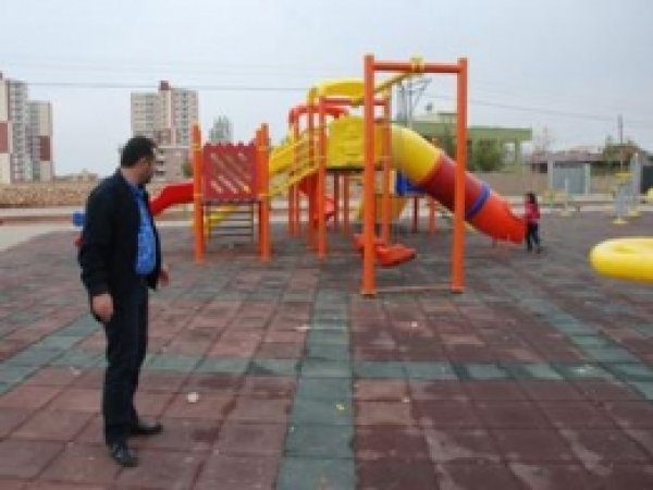 Midyat'ta Parklara Birileri Zarar Veriyor 