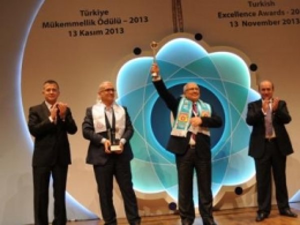Türkiye Mükemmellik Büyük Ödülü Tarsus Belediyesi Aldı 