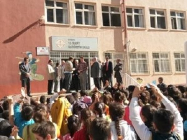 Öğretmeni Darp Eden Öğrenci Velisi Özür Diledi 