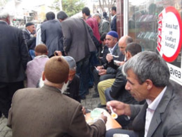 Genç-Der'den Aşure İkramı