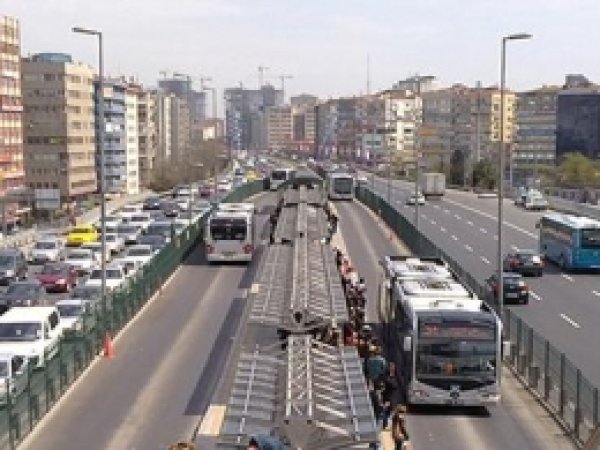 Metrobüs Sadece Zincirlikuyu'ya Kadar Çalışacak 