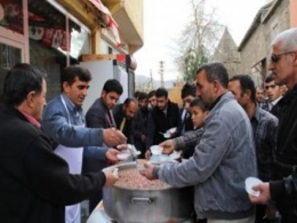 Bitlis'te Aşure İkramı Yapıldı 