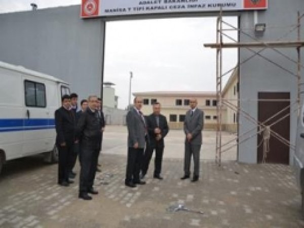 Manisa Valisi Cezaevi İnşaat Alanını İnceledi 