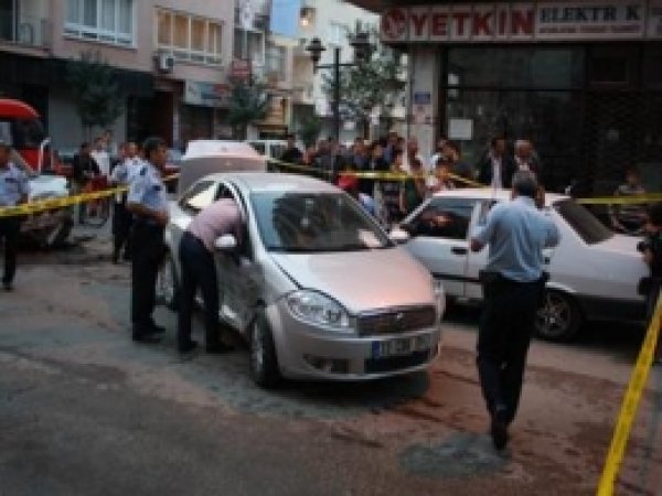 Kaza Yapan Araçtan Esrar ve Ruhsatsız Tabanca Çıktı 